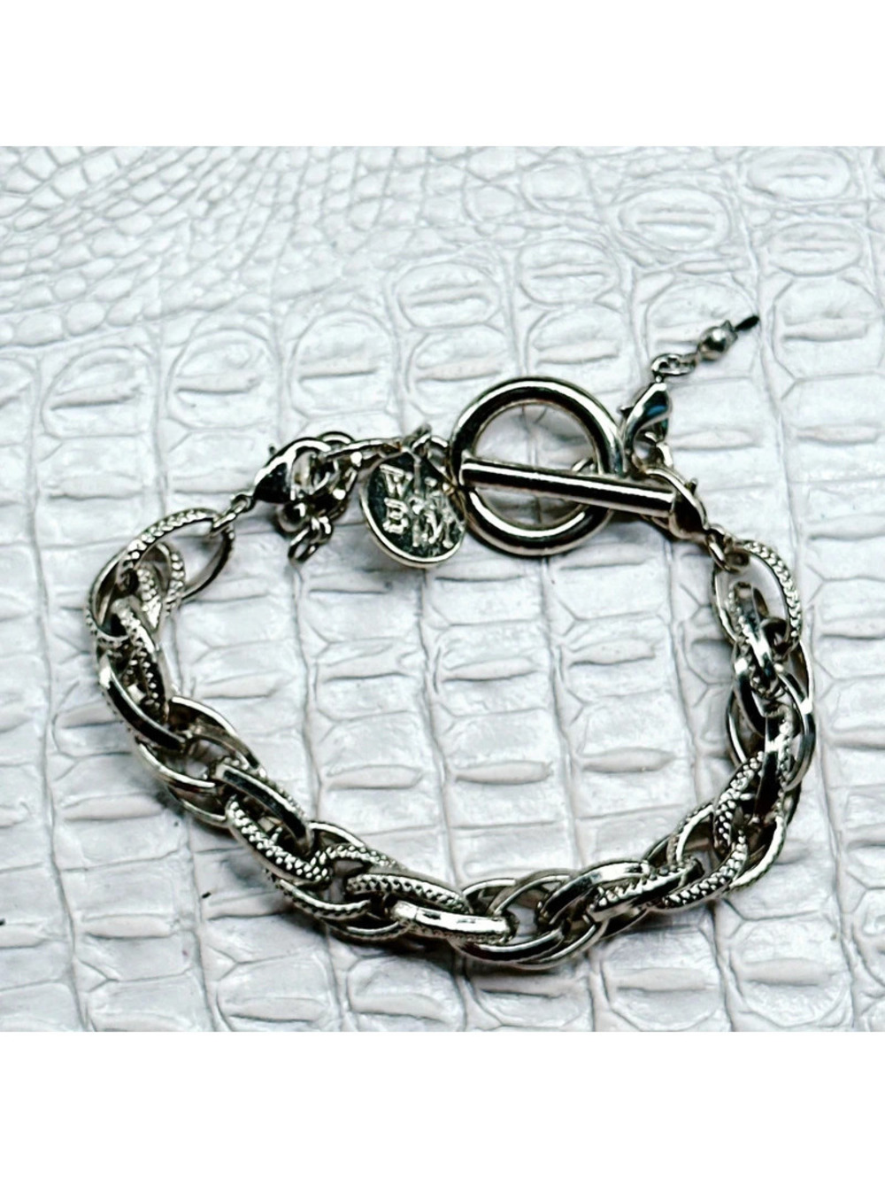 515mc.WHBM Goldtone Bracelet